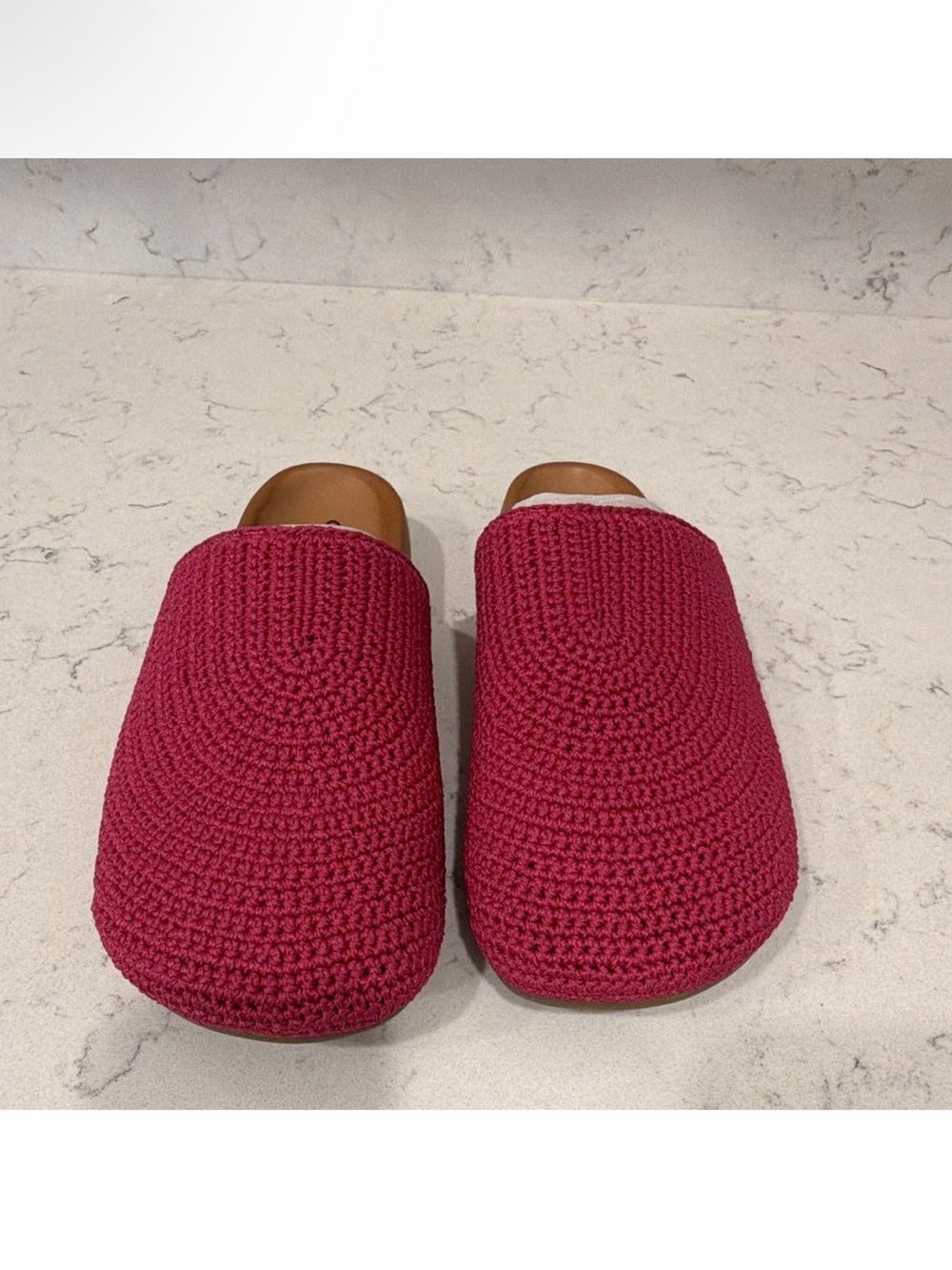 The Sak Bolinas Raspberry Crochet Mule Slip-On Slippers Closed Toe Flat Size 9